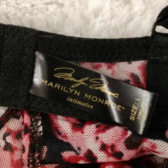 Marilyn Monroe NWOT chemise - Picture 2 of 8